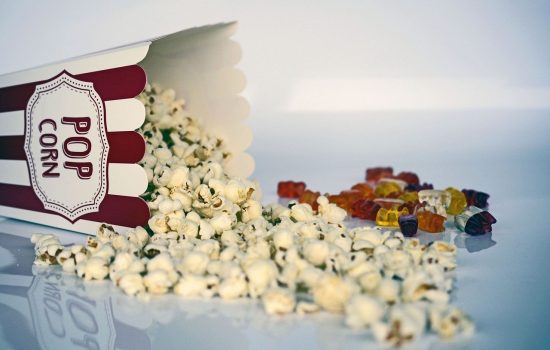 dieta de un niño, snacks, palomitas de maíz,