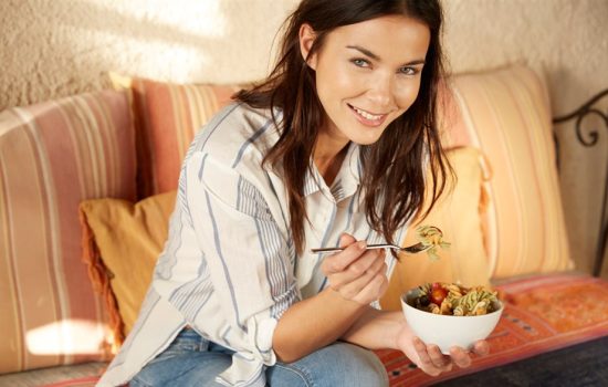 ¿Es bueno dejar de cenar para adelgazar rápido?