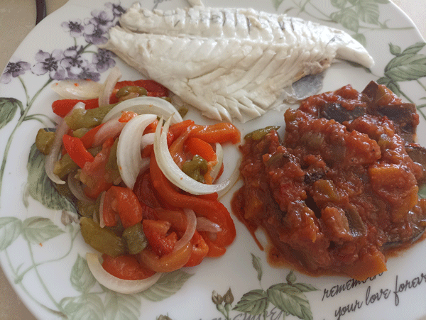 Dorada en buena compañía, recetas de pescado, recetas light, recetas para adelgazar, proteína, recetas fáciles