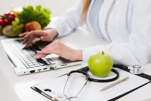 Consulta online de dietista en Málaga ofreciendo dietas personalizadas y acompañamiento profesional