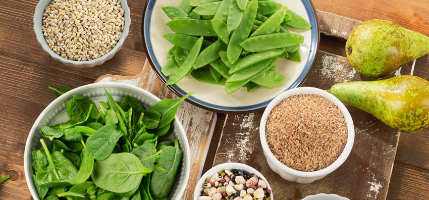 Quizás te preguntes cómo encontrar una buena nutricionista ya que hay tantas ofreciendo sus servicios y es normal que quieras asegurarte de elegir bien, ya que es la salud,  lo que ponemos en sus manos, por ello tenemos que encontrar la que disponga de la mejor preparación y experiencia. Para elegir bien te vamos a dar las claves para que tengas en cuenta los factores que debe reunir la mejor nutricionista en Algemesi. Lo primero que hará una buena nutricionista es empezar por hacer un examen antropométrico y una valoración nutricional. ¿En qué consiste el examen antropométrico? El examen antropométrico permite evaluar el estado nutricional por medio de anotar el peso, talla, medición de perímetros, pliegues cutáneos e IMC (índice de masa corporal). Este análisis, ayudará a la nutricionista a valorar el estado físico, el posible riesgo de enfermedades cardiovasculares debidas a la obesidad y los parámetros que indican el nivel de grasa corporal, carencias en nivel de líquidos y porcentaje de masa muscular. Esta evaluación le permitirá hacer un plan alimenticio adaptado a las circunstancias de cada persona. Realización de un plan de dieta personalizado Cada persona tiene una necesidades nutricionales particulares, por lo que las dietas tipo que circulan por todas partes y especialmente en las redes, dietas milagro que prometen perder peso en poco tiempo, son ganchos en los que muchos caen, pero que no consiguen resultados a largo plazo. Es por ello que la mejor nutricionista en Algemesi, te confeccionará una dieta adaptada a tus circunstancias y gustos personales para que no solo pierdas peso, sino que te ayudará a crear hábitos alimenticios saludables que logren un bienestar a largo plazo, logrando no solo la pérdida de peso, sino un mejor estado de salud. En estos tiempos en los que cada vez más personas sufren intolerancias y alergias alimenticias, confeccionará los menús, teniendo en cuenta todos estos factores, evitando aquellos alimentos que contengan alérgenos o intolerancias que afecten a cada persona. Estos planes personalizados se realizan para cubrir todas las distintas necesidades para cada caso. Niños Adolescentes Ancianos Deportistas Menopausia Cada etapa de la vida de una persona, conlleva unas necesidades nutricionales particulares que la mejor nutricionista podrá satisfacer. Dietas online Hoy en día, gracias al acceso a través de internet, podemos encontrar la mejor nutricionista en Algemesi, que te va a ofrecer todos los servicios y ventajas como: Fácil acceso desde casa, sin tener que hacer desplazamientos. Asesoramiento diario por parte de tu dietista. Acceso a través de la web a tus recetas personalizadas, para que las tengas siempre a mano. Ahorrarás tiempo y dinero. Puedes acceder a la mejor nutricionista desde cualquier lugar. Ideal para personas con movilidad reducida, muy ocupadas o confinadas. Experiencias y opiniones A todos nos gusta ver los buenos resultados obtenidos por estos profesionales, con lo que es bastante útil poder ver los distintos testimonios de las personas que han pasado por la consulta de nutrición y ya han obtenido sus buenos resultados. 