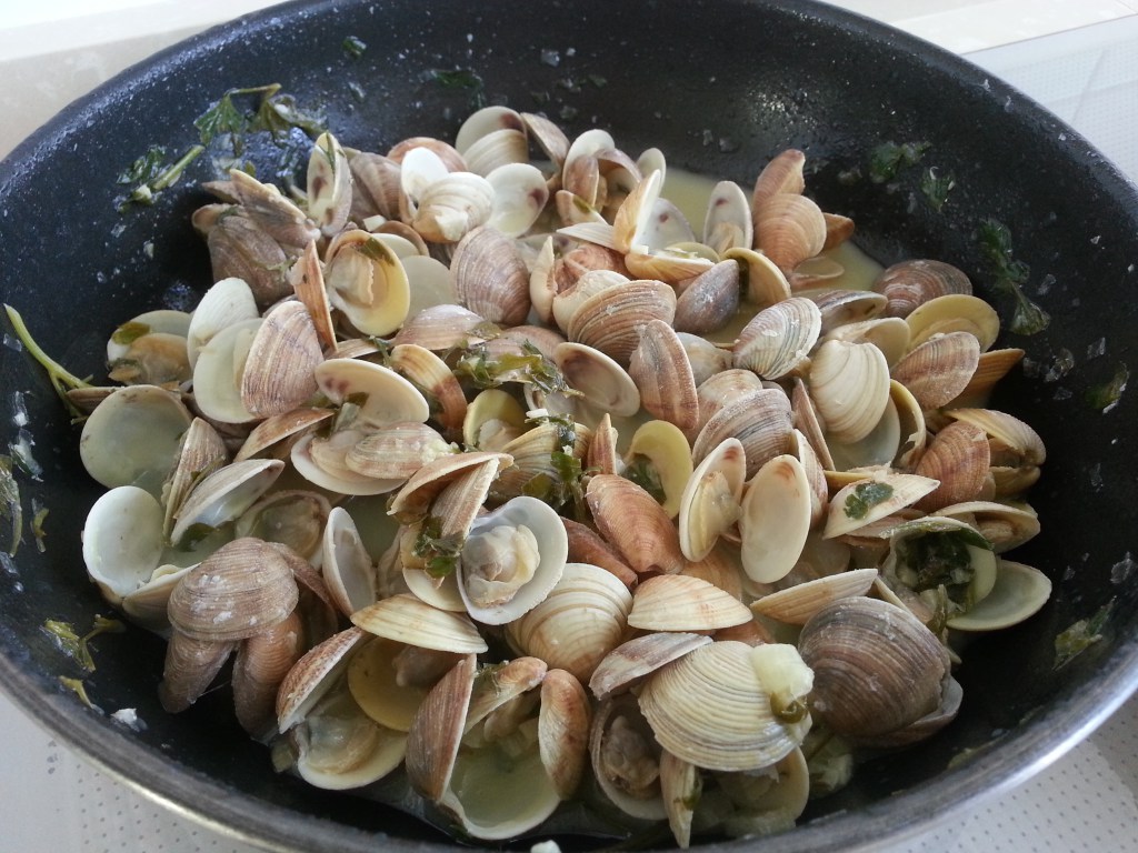 Recetas de pescado, recetas ligeras, recetas para adelgazar, almejas salteadas