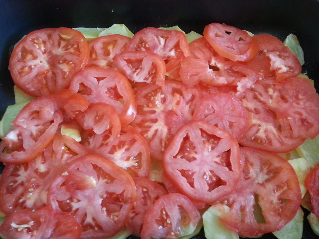 Pescado al horno con cama de verdura Pescado al horno con cama de verdura, recetas para adelgazar, recetas de pescado, recetas light, dietas online