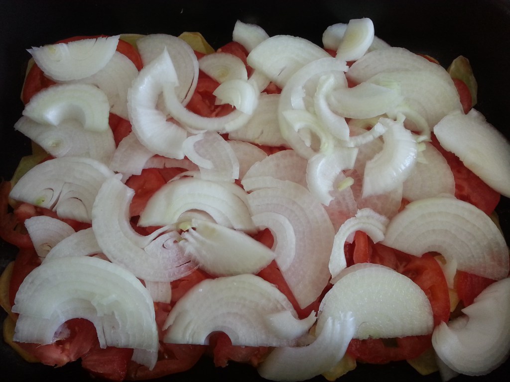 Pescado al horno con cama de verdura Pescado al horno con cama de verdura, recetas para adelgazar, recetas de pescado, recetas light, dietas online