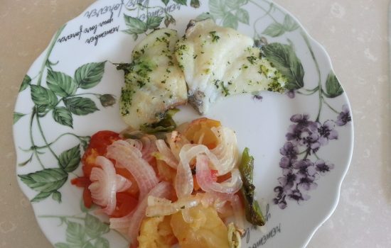 Pescado al horno con cama de verdura, recetas para adelgazar, recetas de pescado, recetas light, dietas online