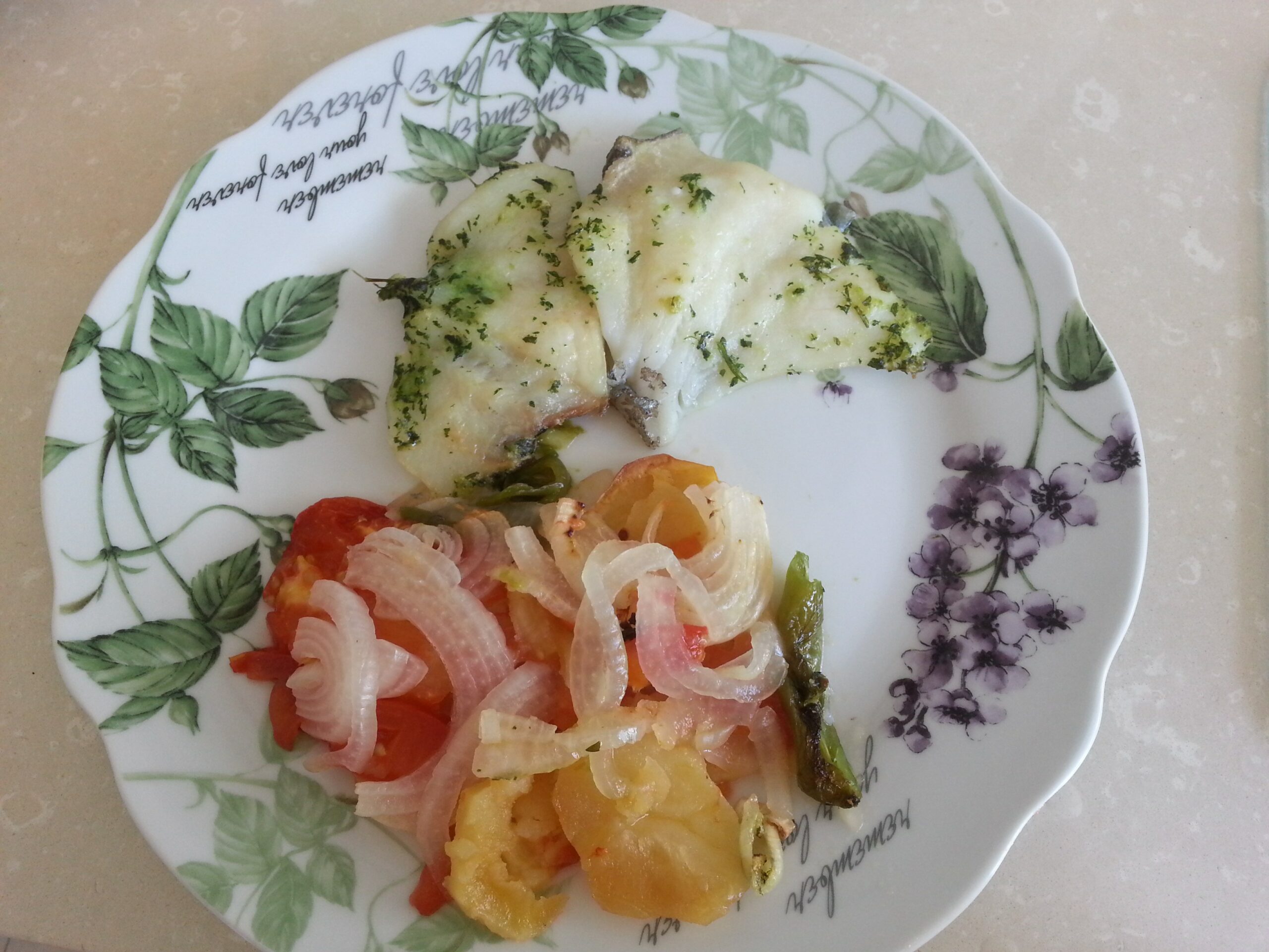 Pescado al horno con cama de verdura, recetas para adelgazar, recetas de pescado, recetas light, dietas online