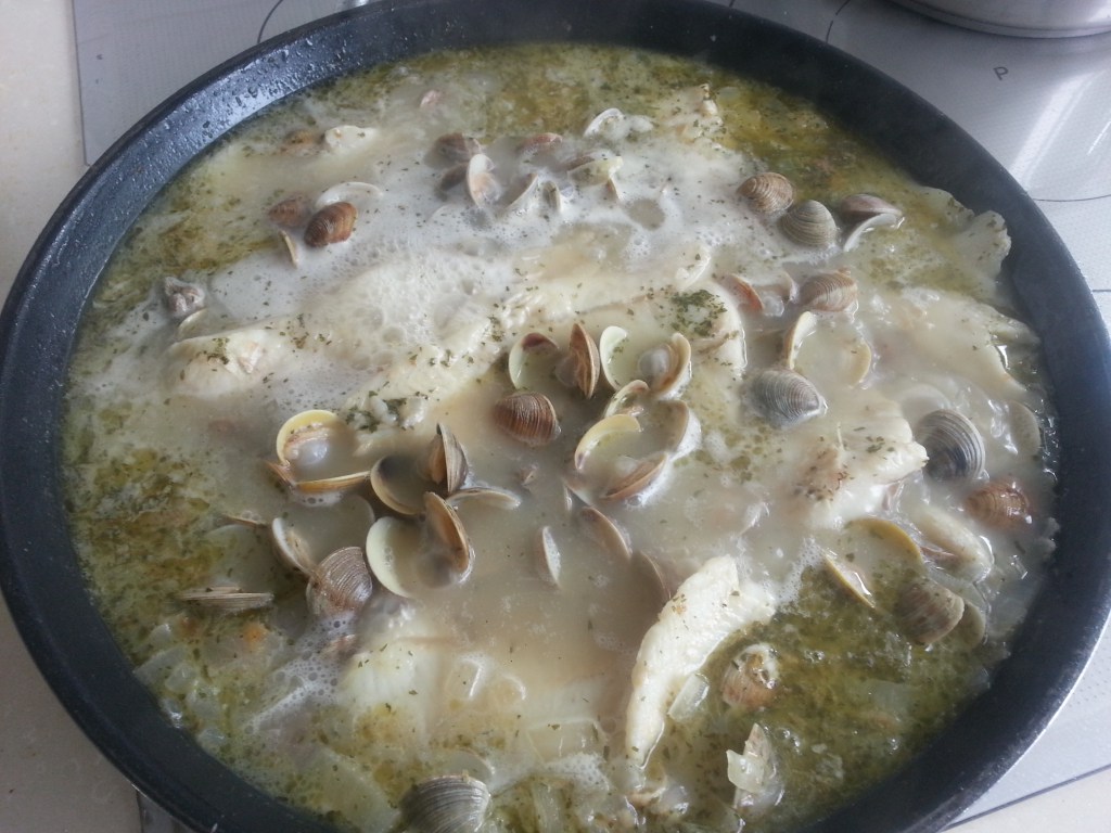 Merluza en salsa verde Merluza en salsa verde, recetas de pescado, recetas light, recetas para adelgazar, recetas fáciles