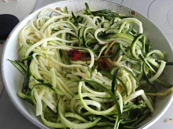 Espaguetis de calabacín Espaguetis de calabacín, recetas de verdrura, recetas para adelgazar, recetas light