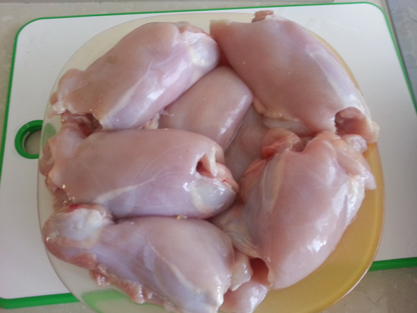 Contramuslos de pollo encebollado Contramuslos de pollo encebollado