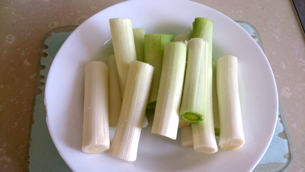 Puerros asados con mostaza y huevo duro