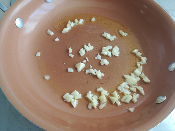Espárragos trigueros con ajo y guindilla Espárragos trigueros con ajo y guindilla, recetas, recetas de verdura, recetas para adelgazar, recetas light.