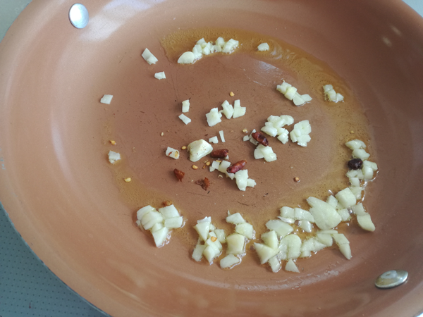 Espárragos trigueros con ajo y guindilla Espárragos trigueros con ajo y guindilla, recetas, recetas de verdura, recetas para adelgazar, recetas light.