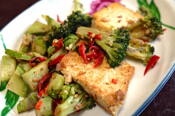 Tofu a la plancha con guarnición de brócoli, recetas, recetas de verdura, recetas para adelgazar, recetas light