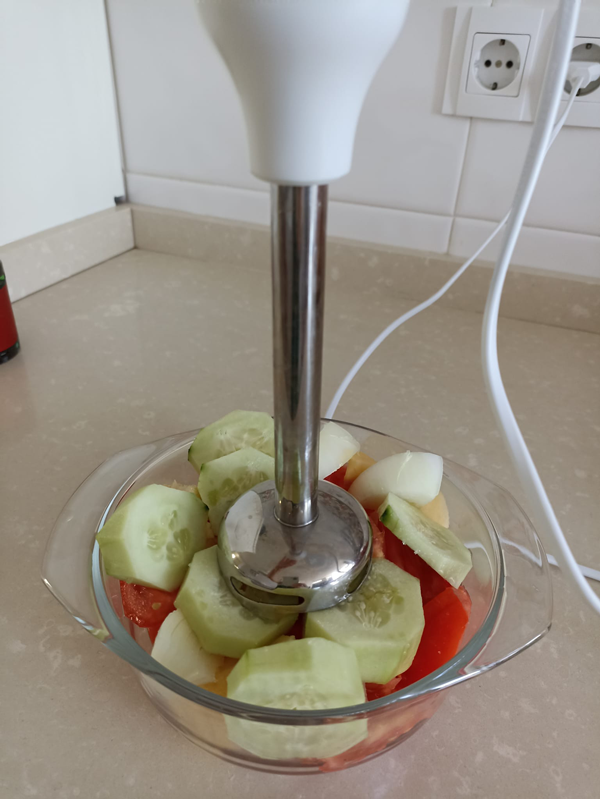 Gazpacho - Salmorejo, recetas de sopas frías, sopas frías, recetas para adelgazar, recetas light, dietas online, dietista online