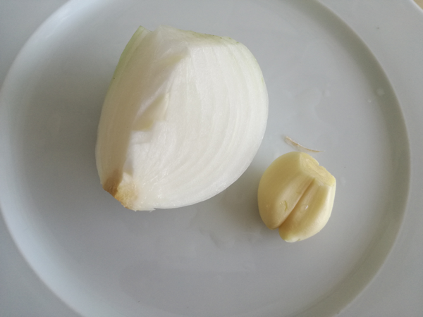 cebolla, ajo, Gazpacho de cerezas, recetas de sopas frías, sopas frías, recetas para adelgazar, recetas light, dietas online, dietista online