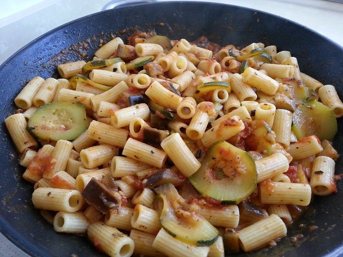 Penne rigate con berenjena y albahaca, recetas de pasta, recetas light, recetas saludables, recetas para adelgazar