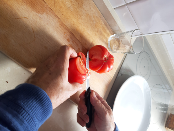 ensalada de tomate y queso fresco al cilantro, recetas de ensalada, recetas light, recetas para adelgazar, dietista online, dietas online