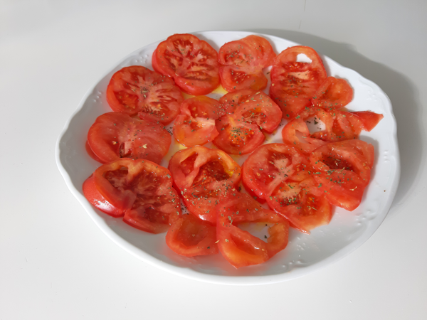 Ensalada de tomate y queso fresco al cilantro, recetas de ensalada, recetas light, recetas para adelgazar, dietista online, dietas online