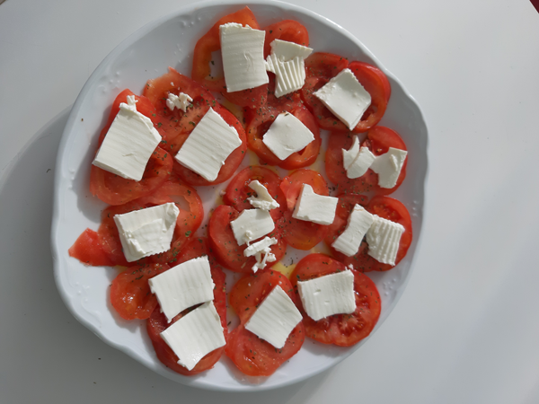 Ensalada de tomate y queso fresco al cilantro, recetas de ensalada, recetas light, recetas para adelgazar, dietista online, dietas online