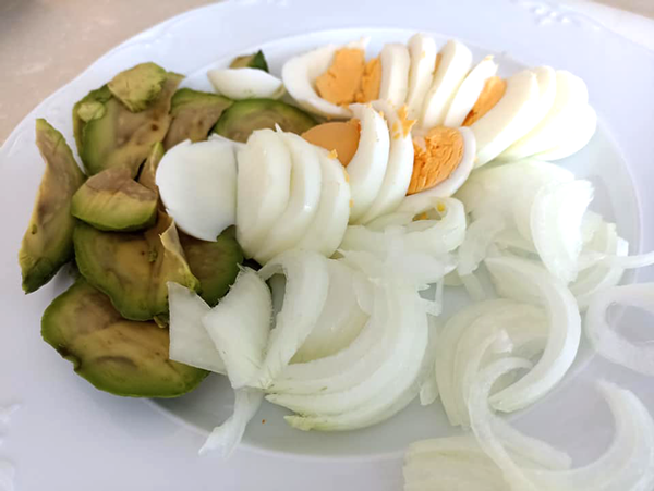 Ensaladilla de patata, salmón y aguacate, recetas de ensalada, recetas light, recetas para adelgazar, dietista online, dietas online