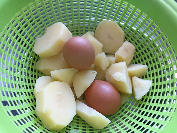 Ensaladilla de patata, salmón y aguacate, recetas de ensalada, recetas light, recetas para adelgazar, dietista online, dietas online