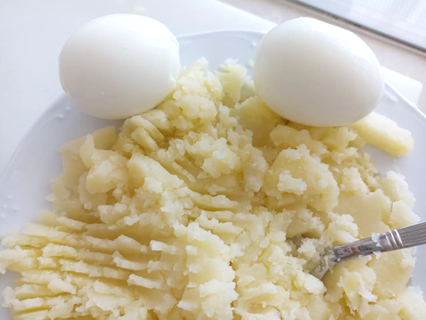 Ensaladilla de patata, salmón y aguacate, recetas de ensalada, recetas light, recetas para adelgazar, dietista online, dietas online