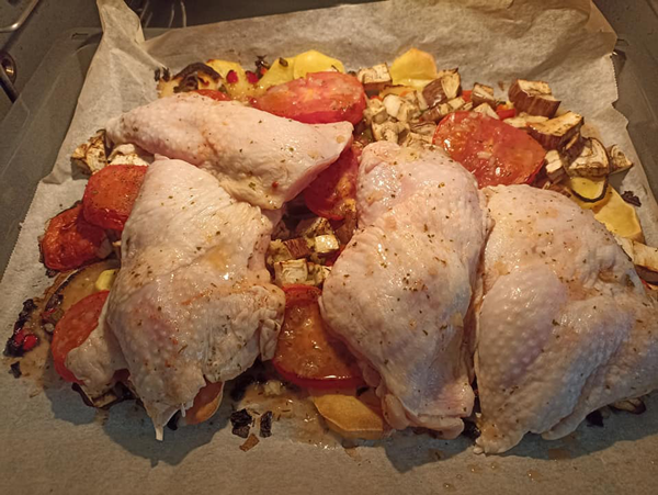 Muslos de pollo marinados con ajo y pimentón, recetas de pollo, recetas saludables, recetas para adelgazar, recetas light, dietas online, dietista online