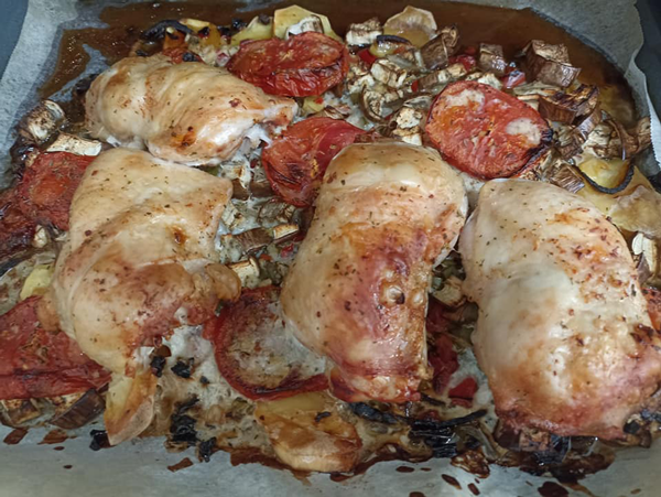 Muslos de pollo marinados con ajo y pimentón, recetas de pollo, recetas saludables, recetas para adelgazar, recetas light, dietas online, dietista online