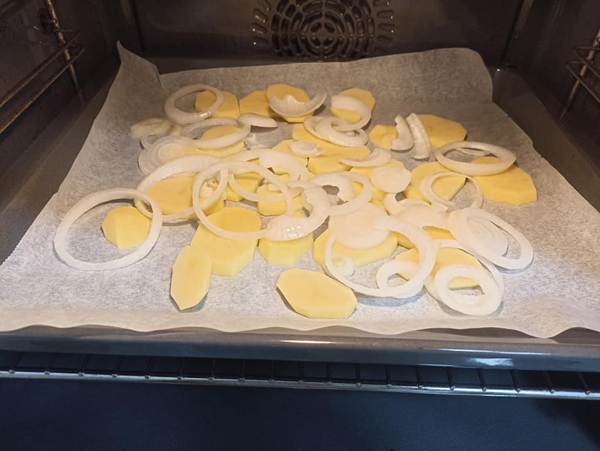 Muslos de pollo marinados con ajo y pimentón, recetas de pollo, recetas saludables, recetas para adelgazar, recetas light, dietas online, dietista online