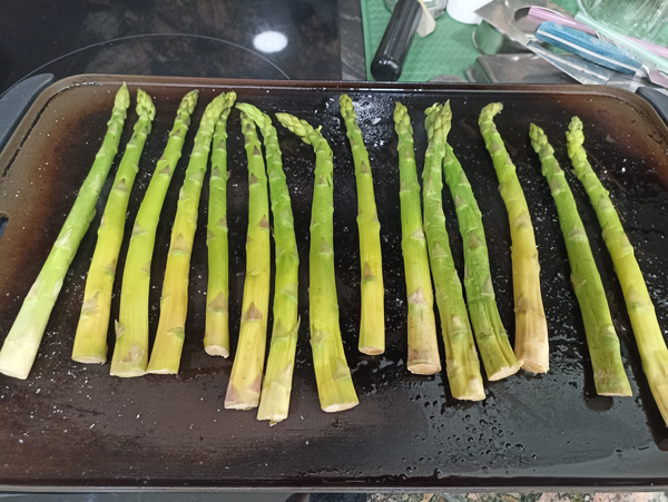 Espárragos y tomates a la plancha, recetas de guarniciones, recetas para adelgazar, recetas light, recetas de verdura
