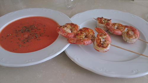 sandía, tomate, Gazpacho de sandía y langostinos, recetas de sopas frías, sopas frías, recetas para adelgazar, recetas light, dietas online, dietista online