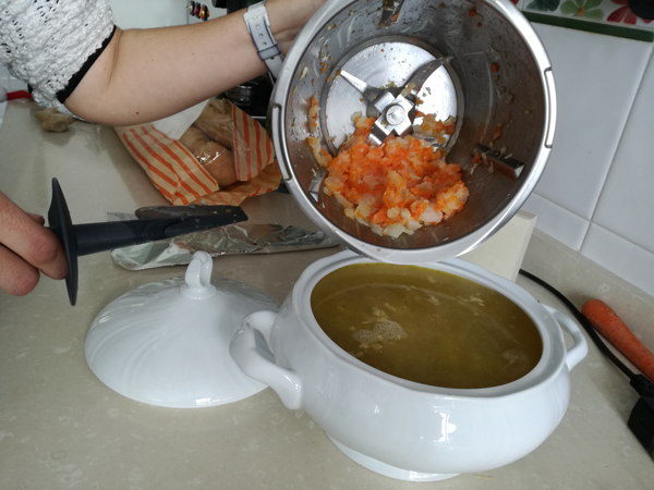 Sopa de picadillo, recetas ligeras, primeros platos, recetas light, recetas para adegazar, recetas saludables, dieta mediterraneas