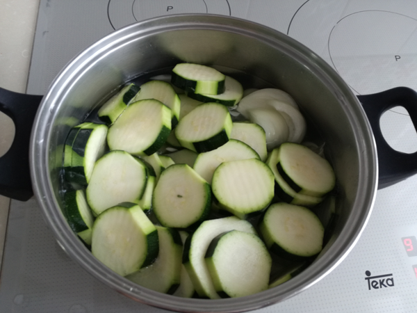 Mouse de calabacín, recetas de sopas frías, sopas frías, recetas para adelgazar, recetas light, dietas online, dietista online