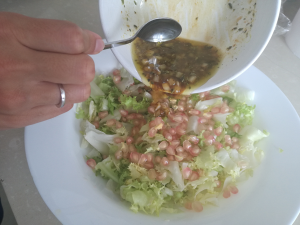 Ensalada de escarola y granada, recetas de ensaladas, recetas para adelgazar, recetas saludables, dietas online, dietista online
