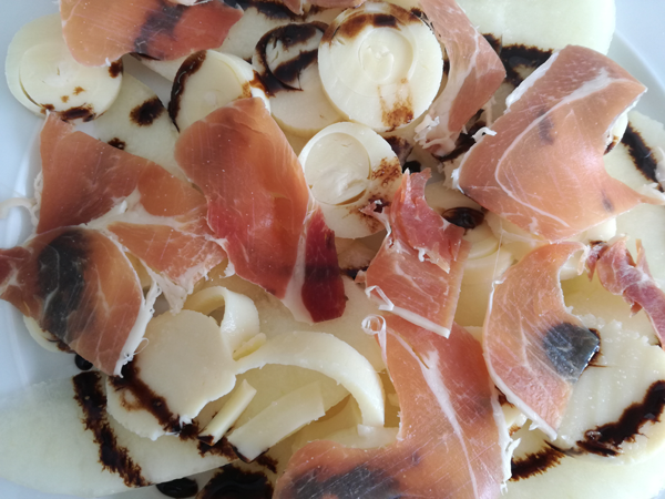 Ensalada de melón, palmito y jamón serrano Ensalada de melón, palmito y jamón serrano, recetas de ensaladas, recetas para adelgazar, recetas saludables, dietas online, dietista online