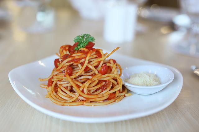Espaguetis con salsa de tomate casera, recetas de pasta, recetas light, recetas saludables, recetas para adelgazar
