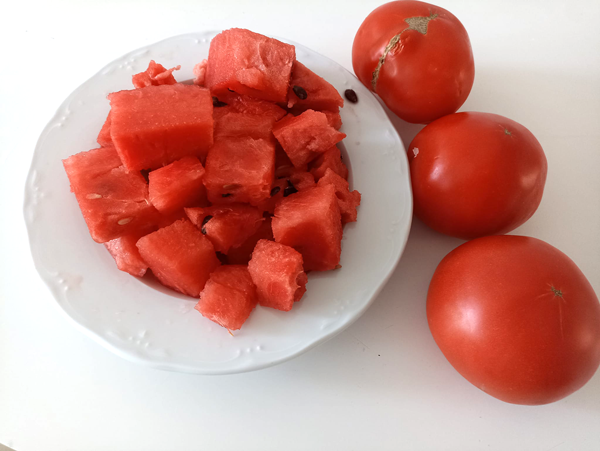 sandía, tomate, Gazpacho de sandía y langostinos, recetas de sopas frías, sopas frías, recetas para adelgazar, recetas light, dietas online, dietista online