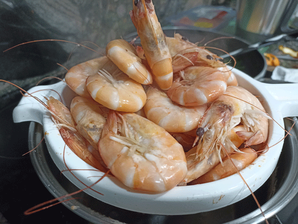 Cóctel de langostinos con vinagreta de cítricos. recetas de cóctail,