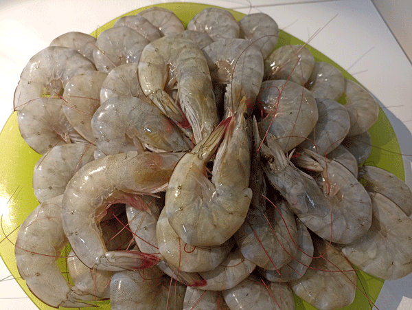 Cóctel de langostinos con vinagreta de cítricos. recetas de cóctail,