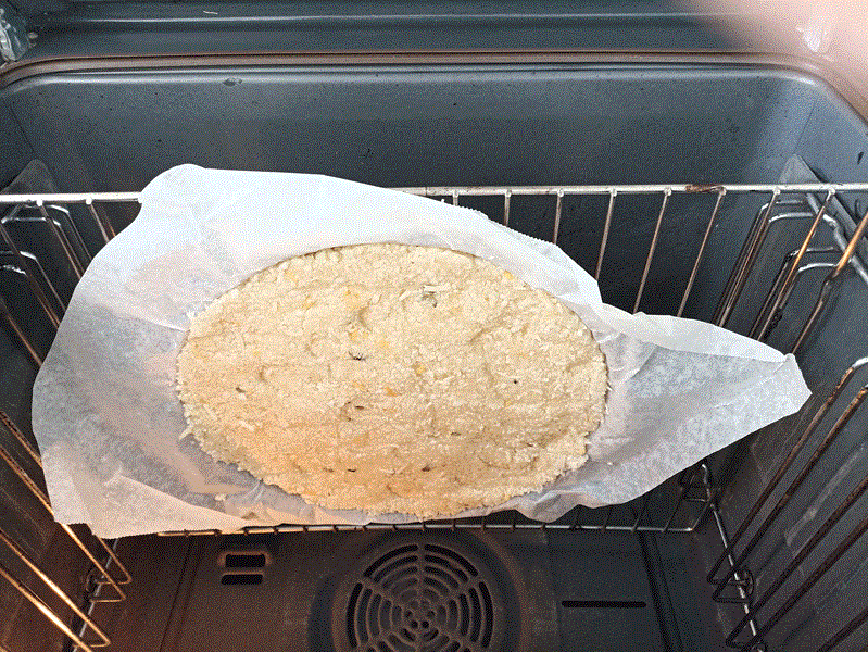 Pizza con base de coliflor de atún y pavo