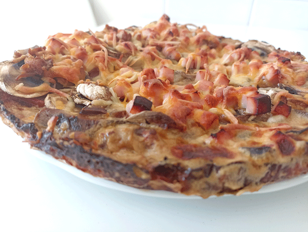 Pizza con base de coliflor de atún y pavo Pizza con base de coliflor de atún y pavo, coliflor, pizza saludable, pizza con base de coliflor, pizza con base de coliflor con setas shitake