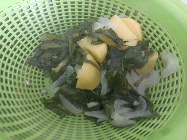 Hervido de acelgas con patata, recetas vegetarianas, recetas saludables, recetas de verdura, recetas para adelgazar, recetas light, cenas ligeras