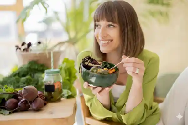 Alimentación saludable con plato equilibrado de verduras, legumbres y cereales integrales
