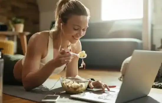 hacer dieta no est&aacute; de moda, dietas milagro, perder peso saludable, h&aacute;bitos saludables, relaci&oacute;n con la comida, educaci&oacute;n nutricional, adelgazar sin obsesi&oacute;n, efecto rebote, ansiedad por la comida, estilo de vida saludable