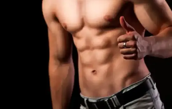 Torso masculino musculado con abdomen marcado, ideal para alimentación para ganar masa muscular