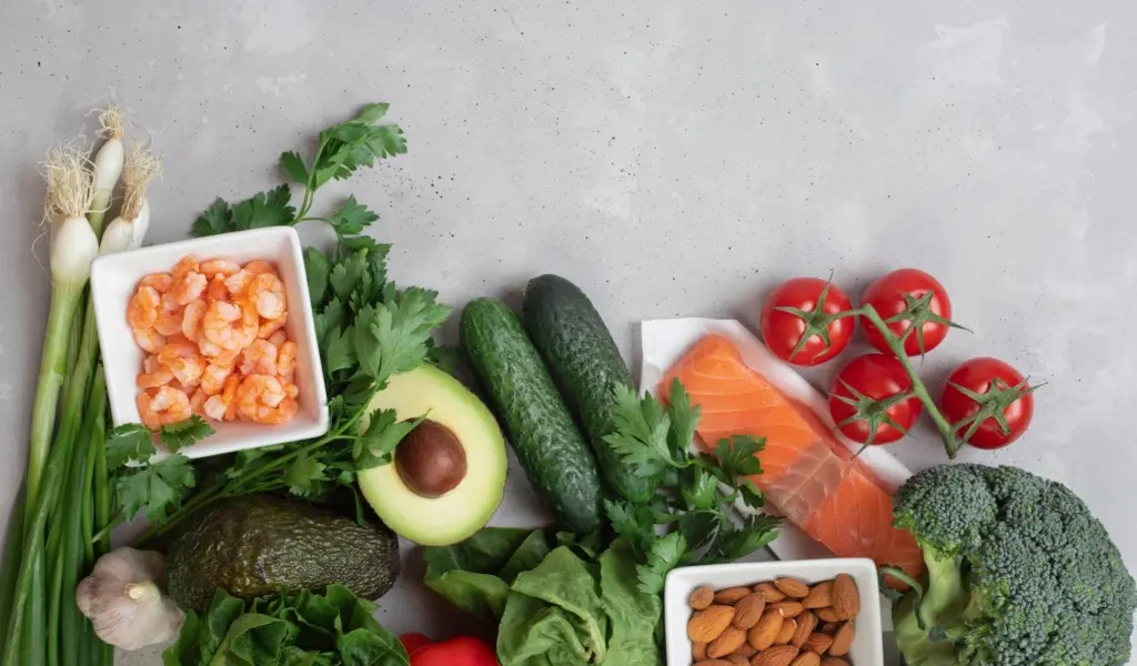 plato saludable de dieta flexitariana con verduras legumbres y proteína